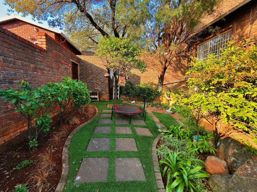 3 Bedroom Property for Sale in Mulbarton Gauteng