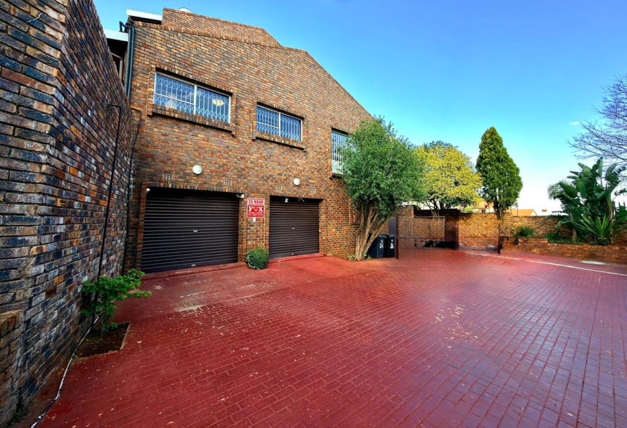 3 Bedroom Property for Sale in Mulbarton Gauteng