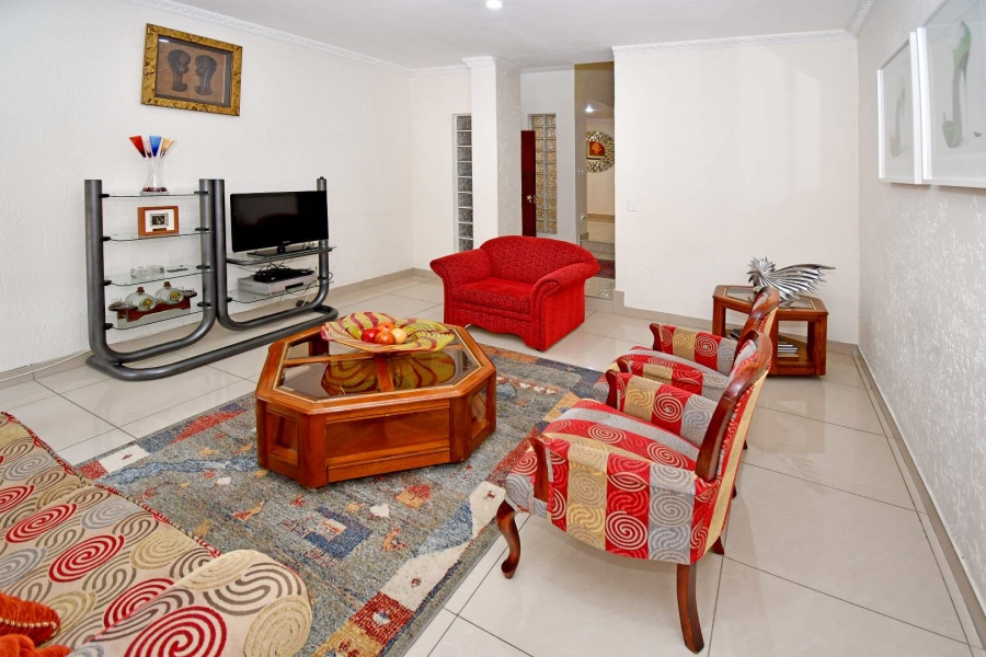 5 Bedroom Property for Sale in Lonehill Gauteng