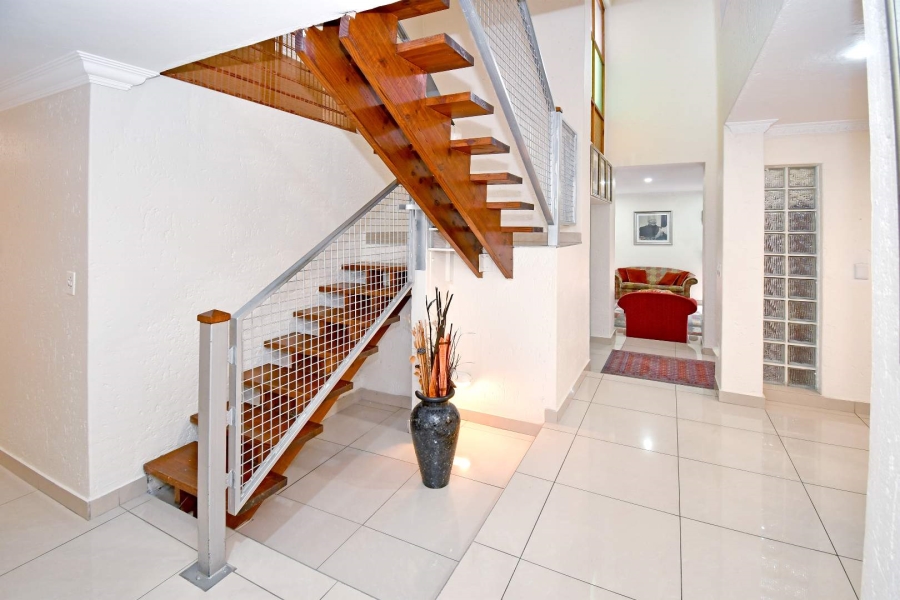 5 Bedroom Property for Sale in Lonehill Gauteng