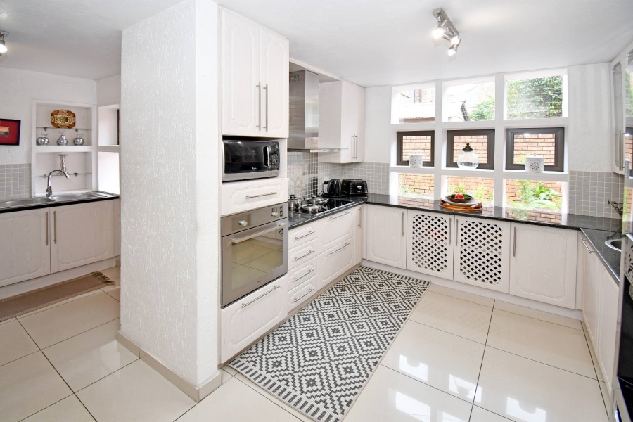 5 Bedroom Property for Sale in Lonehill Gauteng
