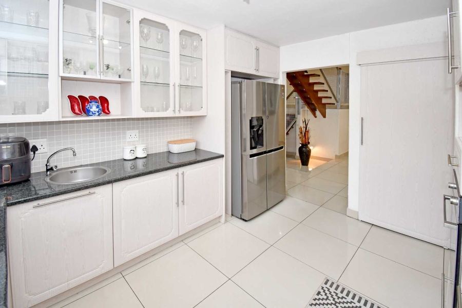 5 Bedroom Property for Sale in Lonehill Gauteng