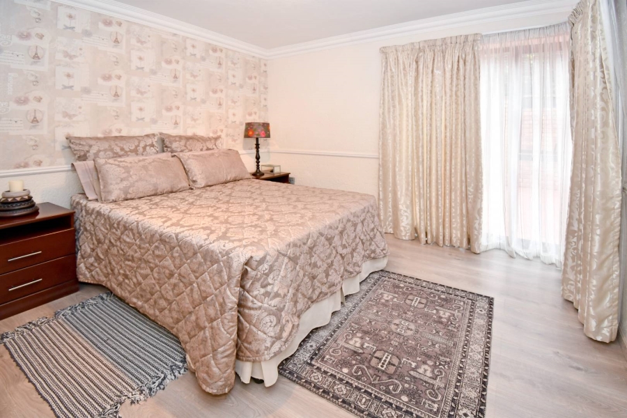 5 Bedroom Property for Sale in Lonehill Gauteng