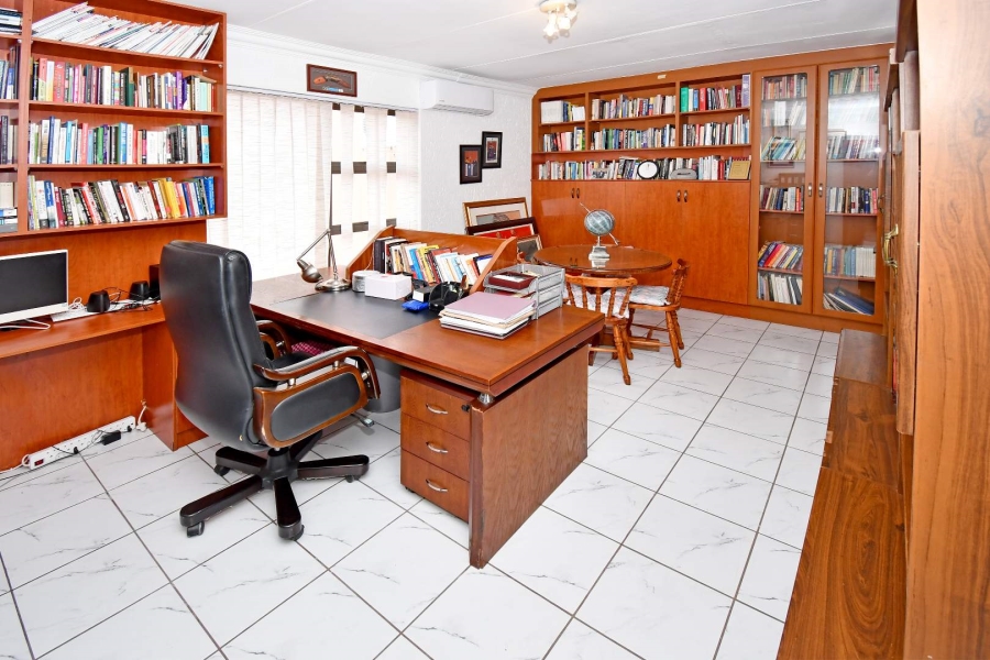 5 Bedroom Property for Sale in Lonehill Gauteng
