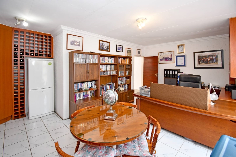 5 Bedroom Property for Sale in Lonehill Gauteng
