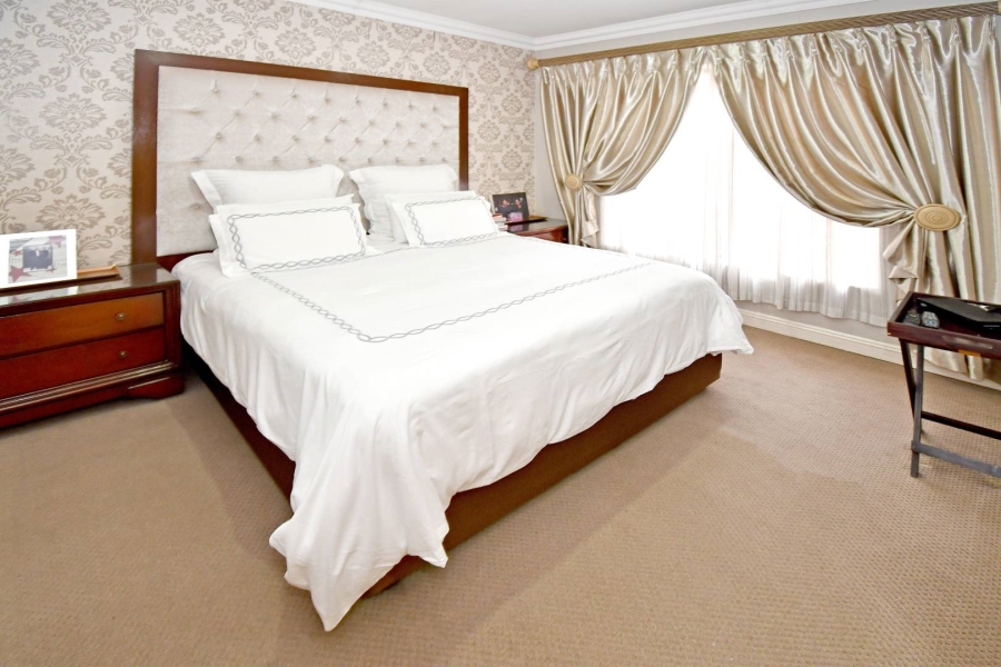 5 Bedroom Property for Sale in Lonehill Gauteng