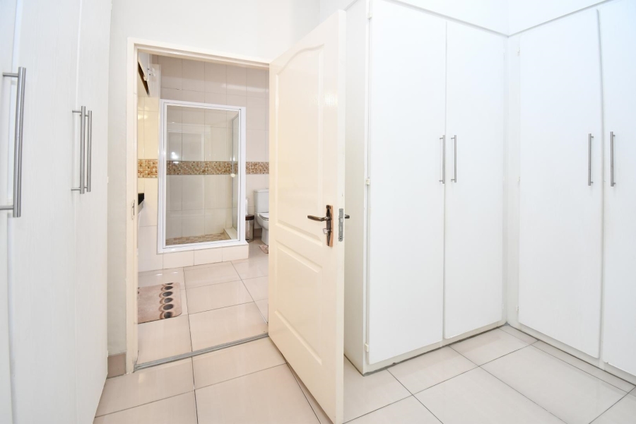 5 Bedroom Property for Sale in Lonehill Gauteng