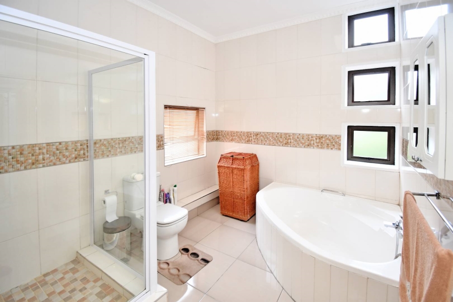 5 Bedroom Property for Sale in Lonehill Gauteng