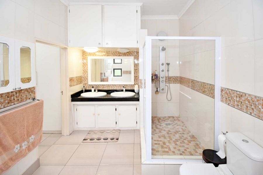 5 Bedroom Property for Sale in Lonehill Gauteng