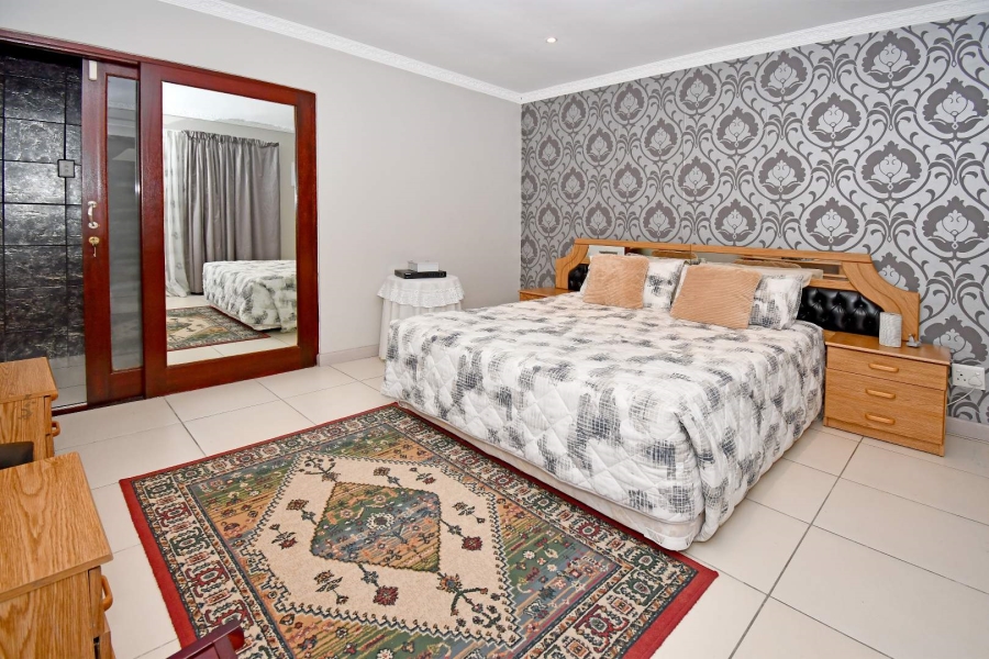 5 Bedroom Property for Sale in Lonehill Gauteng
