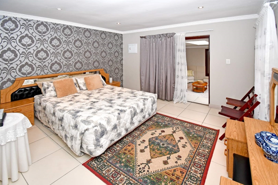 5 Bedroom Property for Sale in Lonehill Gauteng