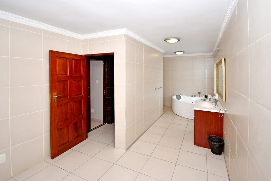 5 Bedroom Property for Sale in Lonehill Gauteng
