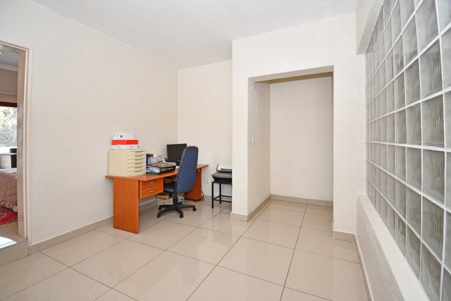 5 Bedroom Property for Sale in Lonehill Gauteng