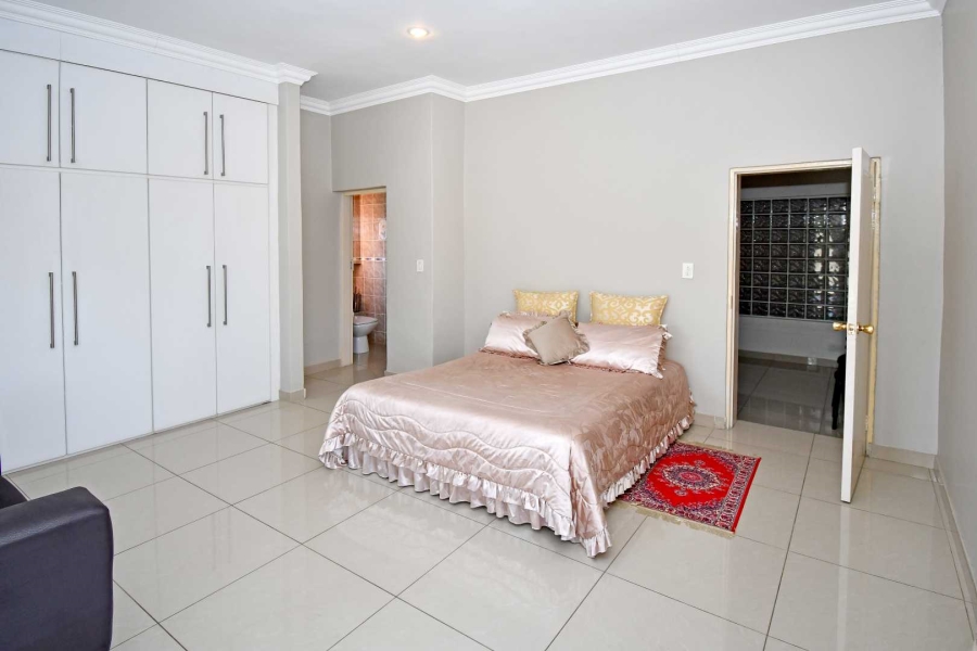5 Bedroom Property for Sale in Lonehill Gauteng