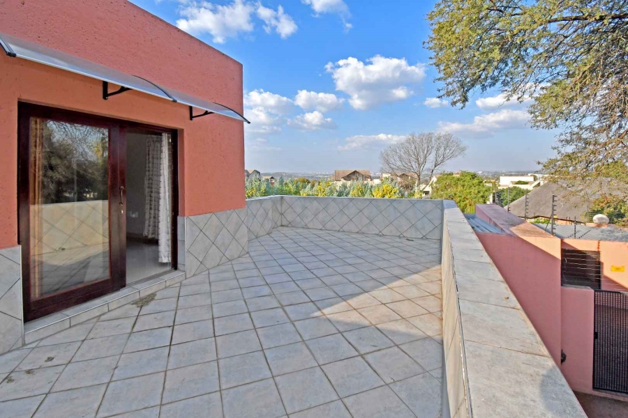 5 Bedroom Property for Sale in Lonehill Gauteng