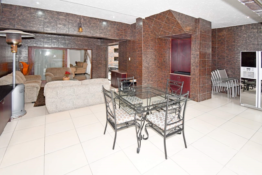 5 Bedroom Property for Sale in Lonehill Gauteng
