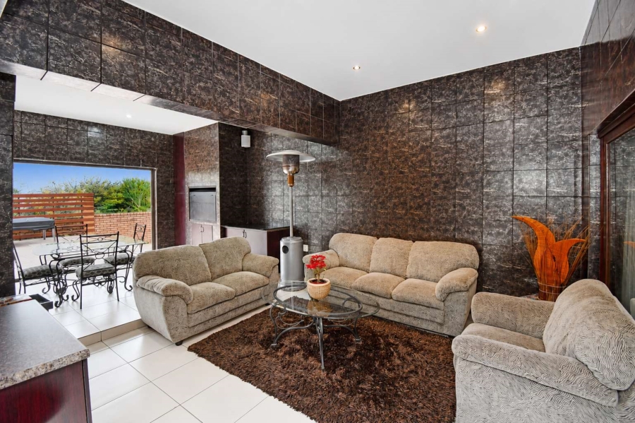 5 Bedroom Property for Sale in Lonehill Gauteng