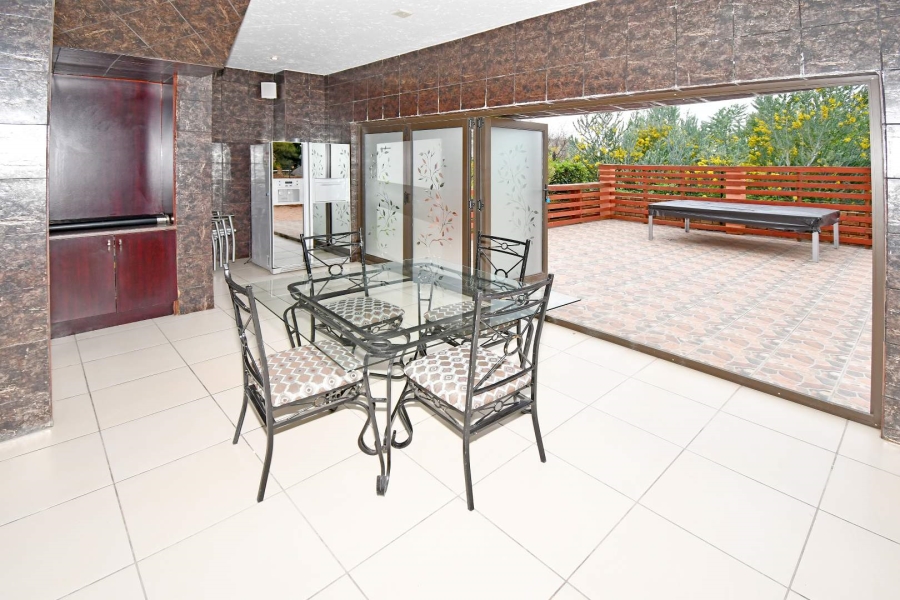 5 Bedroom Property for Sale in Lonehill Gauteng