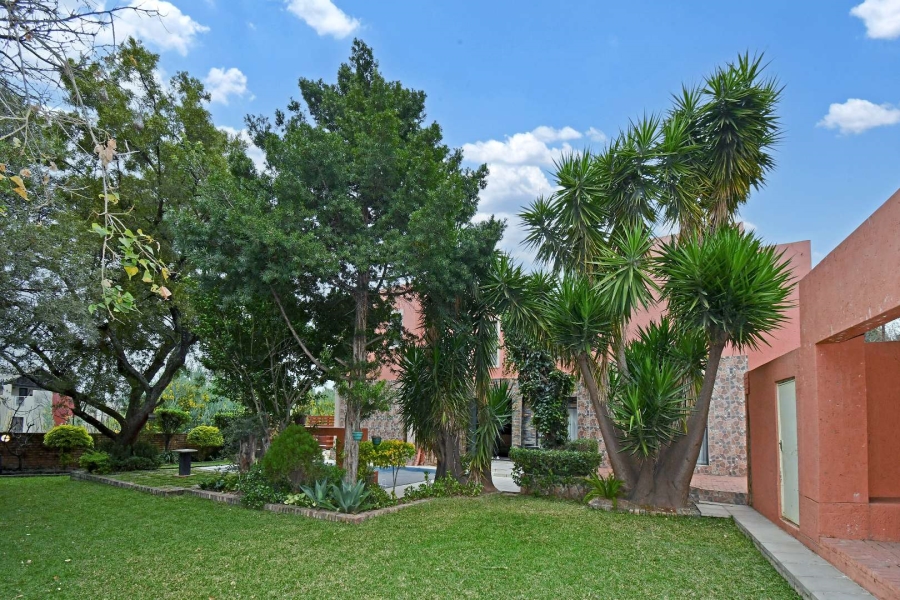 5 Bedroom Property for Sale in Lonehill Gauteng