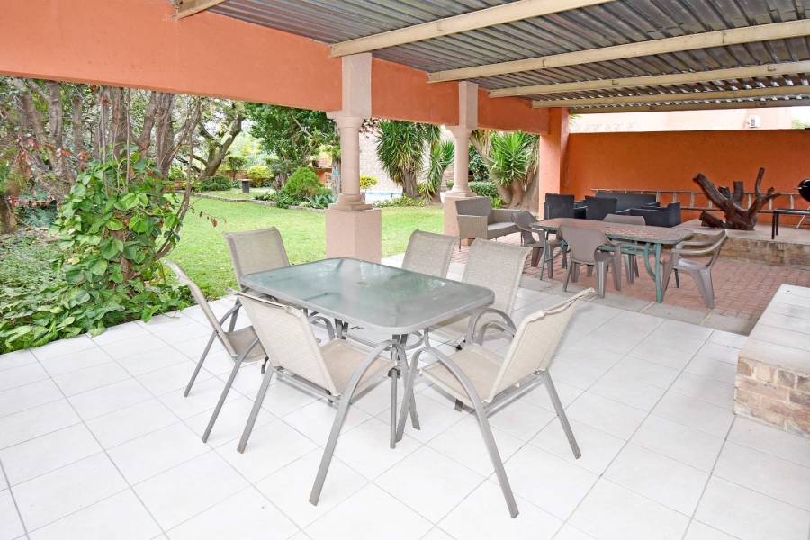 5 Bedroom Property for Sale in Lonehill Gauteng