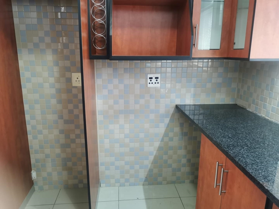 To Let 2 Bedroom Property for Rent in New Redruth Gauteng