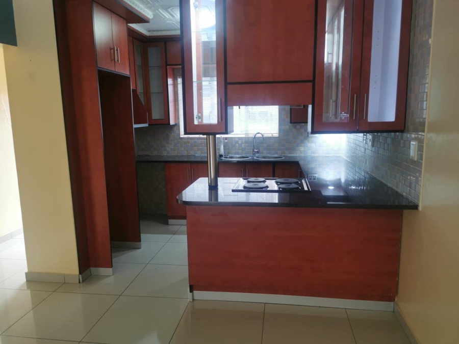 To Let 2 Bedroom Property for Rent in New Redruth Gauteng
