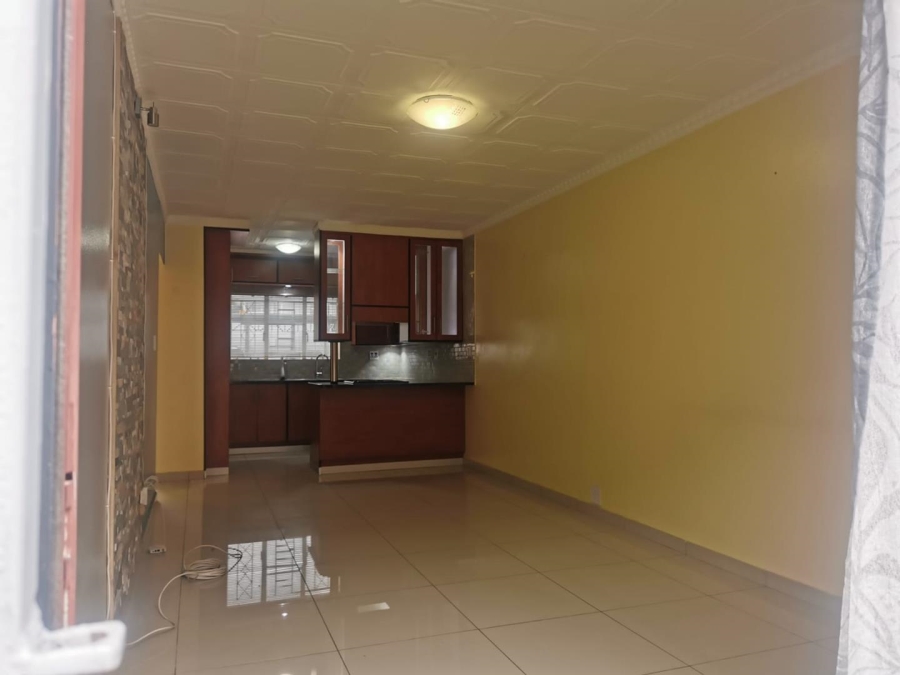 To Let 2 Bedroom Property for Rent in New Redruth Gauteng