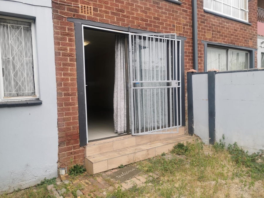 To Let 2 Bedroom Property for Rent in New Redruth Gauteng