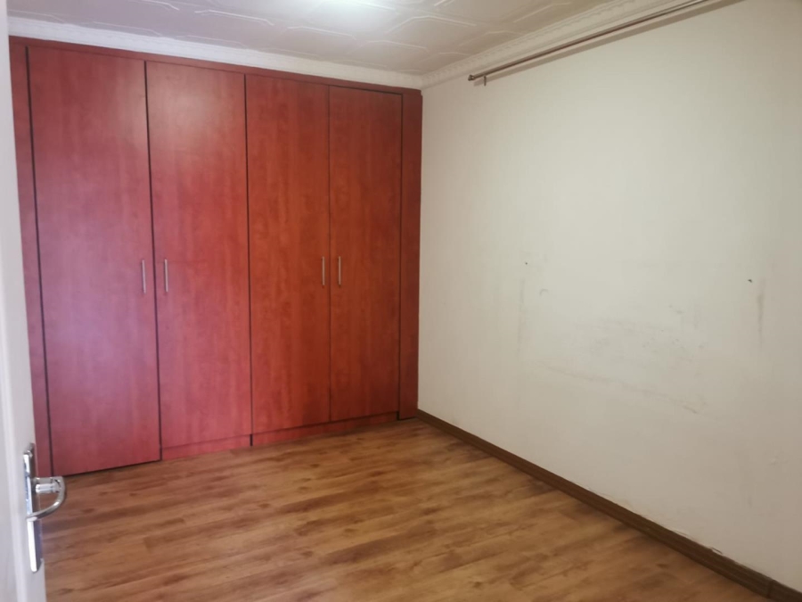 To Let 2 Bedroom Property for Rent in New Redruth Gauteng