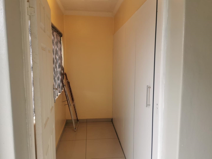 To Let 2 Bedroom Property for Rent in New Redruth Gauteng