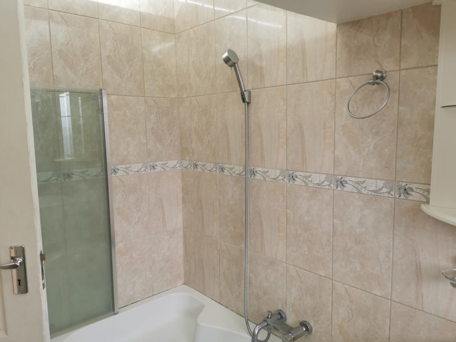 To Let 2 Bedroom Property for Rent in New Redruth Gauteng