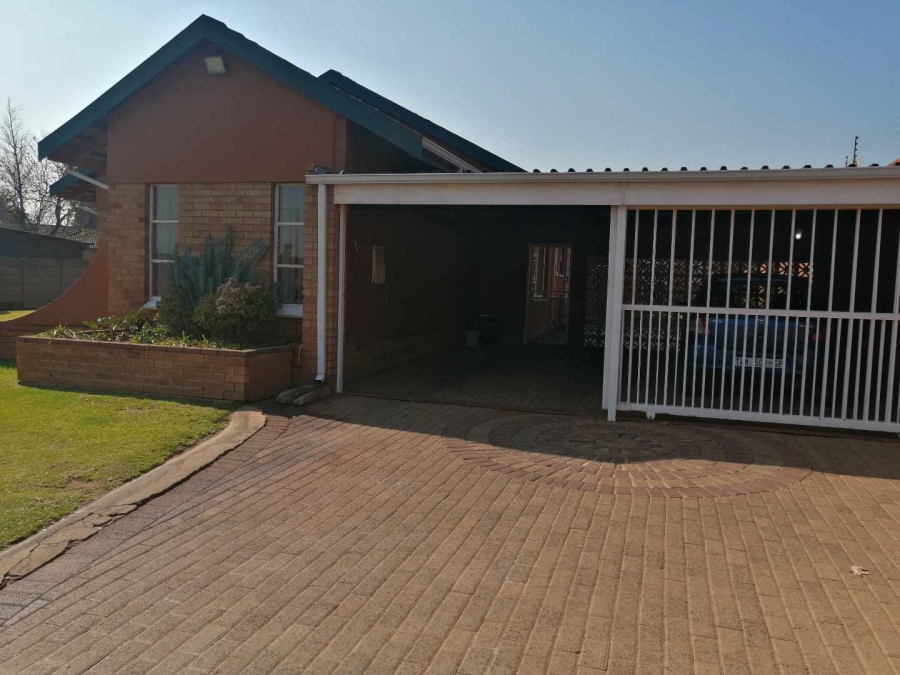 3 Bedroom Property for Sale in Elspark Gauteng
