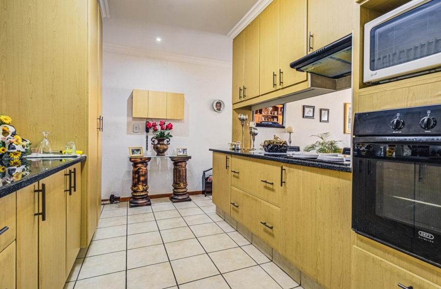 2 Bedroom Property for Sale in Norton Home Estate AH Gauteng