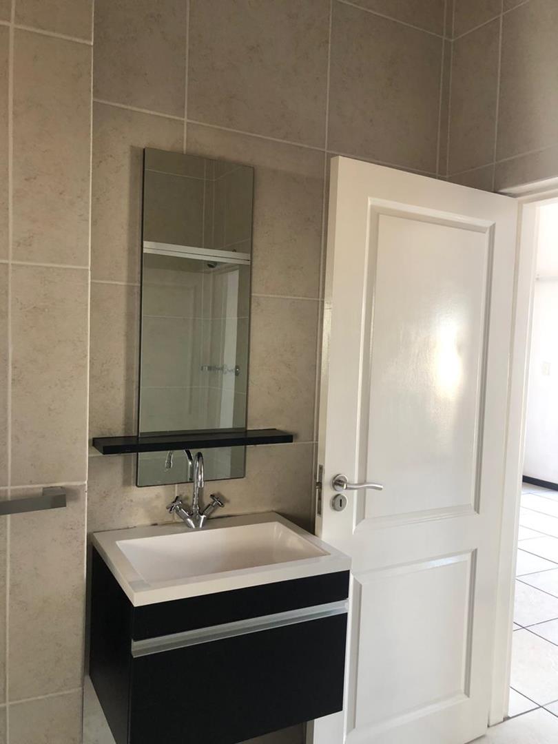 To Let 1 Bedroom Property for Rent in Greenstone Hill Gauteng