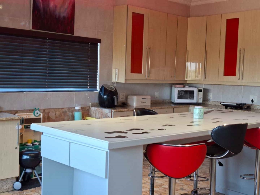 8 Bedroom Property for Sale in Bassonia Gauteng