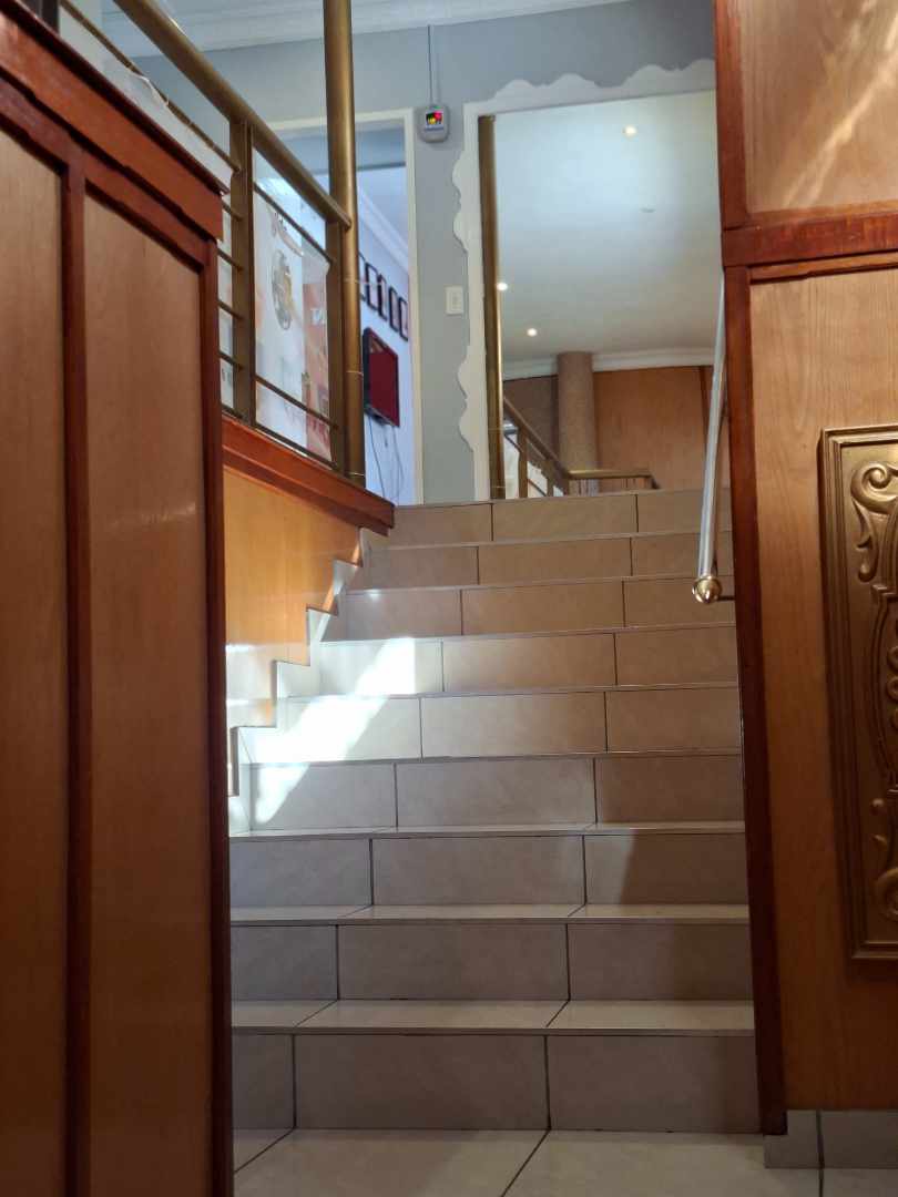 8 Bedroom Property for Sale in Bassonia Gauteng