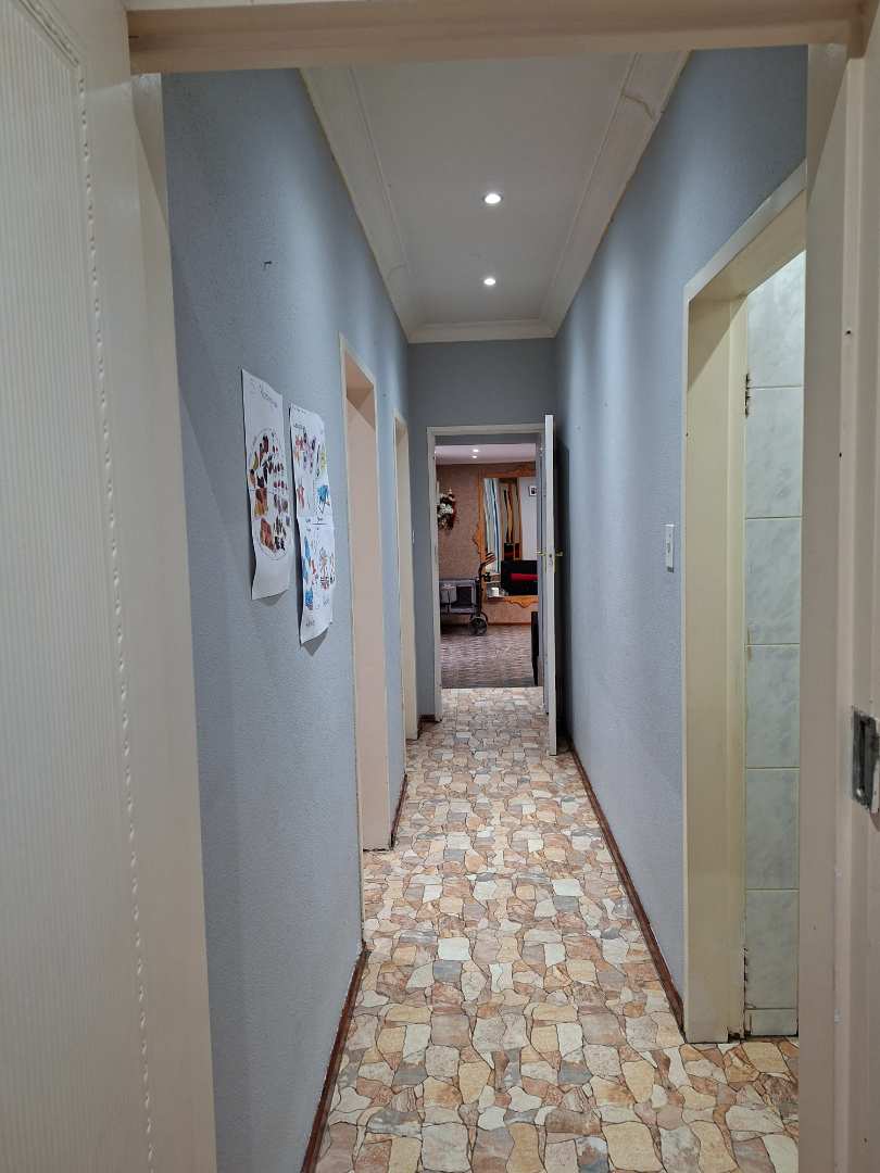 8 Bedroom Property for Sale in Bassonia Gauteng