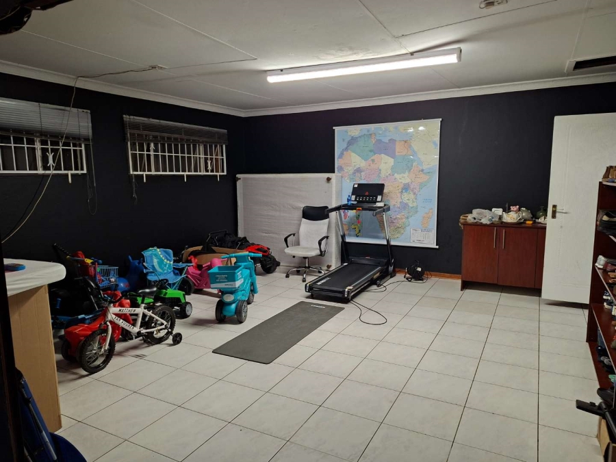 8 Bedroom Property for Sale in Bassonia Gauteng