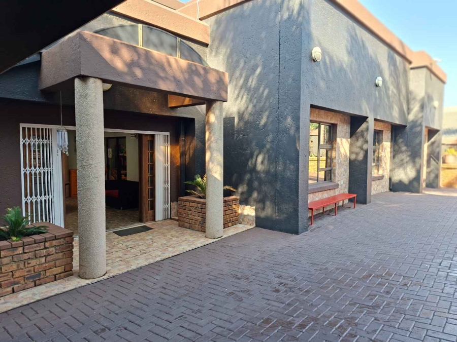 8 Bedroom Property for Sale in Bassonia Gauteng