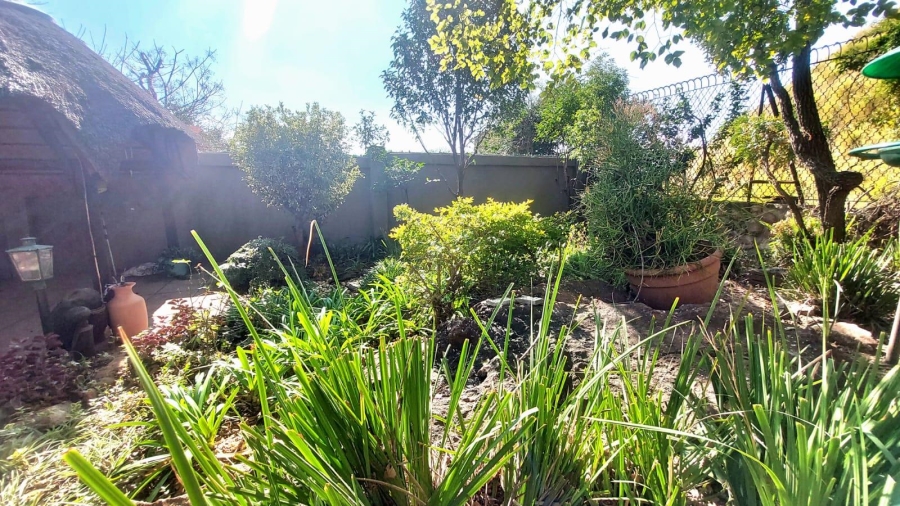 2 Bedroom Property for Sale in Linmeyer Gauteng