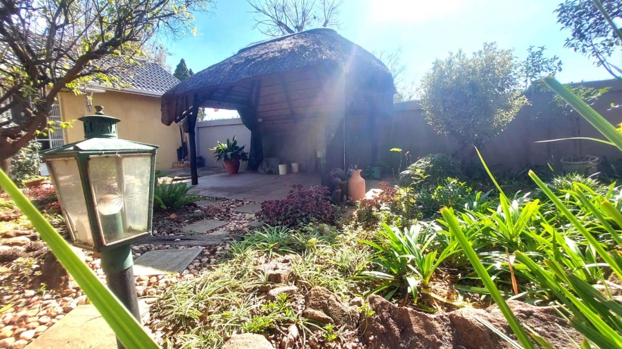 2 Bedroom Property for Sale in Linmeyer Gauteng