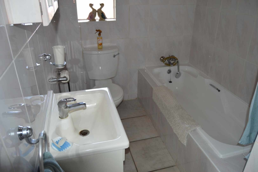 2 Bedroom Property for Sale in New Redruth Gauteng