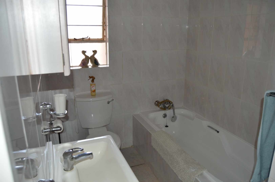 2 Bedroom Property for Sale in New Redruth Gauteng
