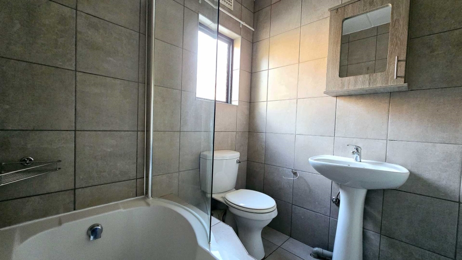 2 Bedroom Property for Sale in La Montagne Gauteng