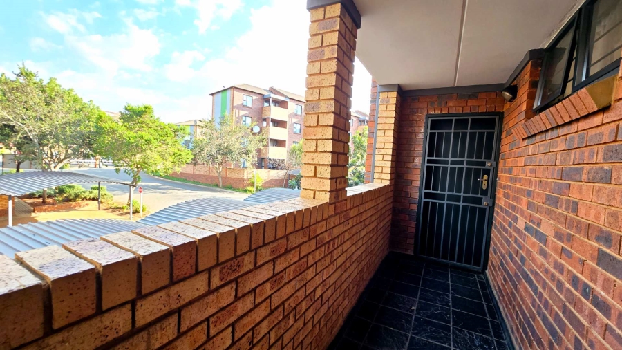 2 Bedroom Property for Sale in La Montagne Gauteng