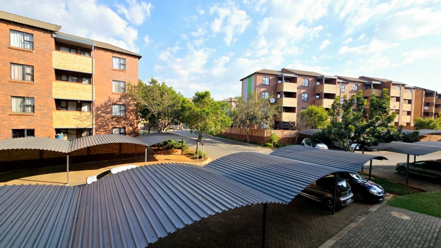 2 Bedroom Property for Sale in La Montagne Gauteng