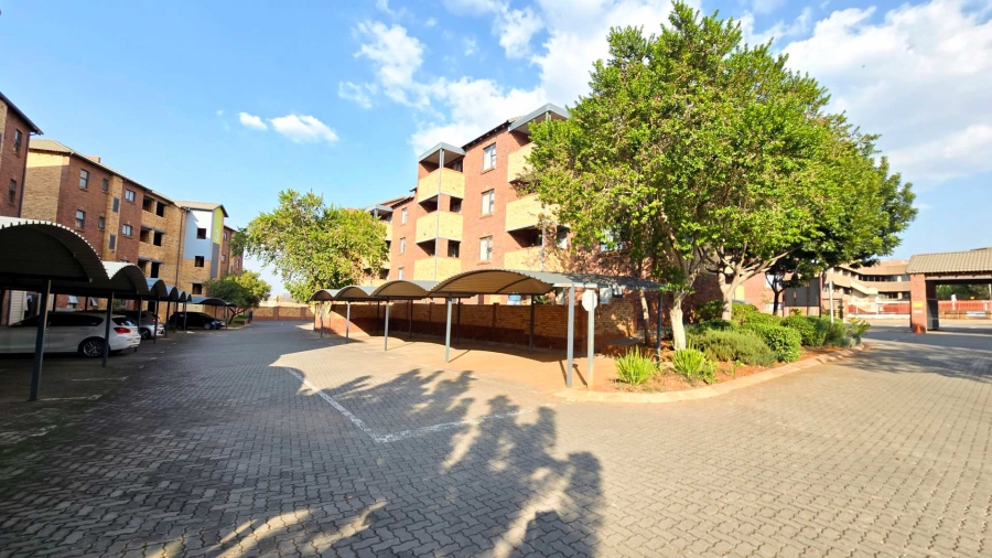 2 Bedroom Property for Sale in La Montagne Gauteng