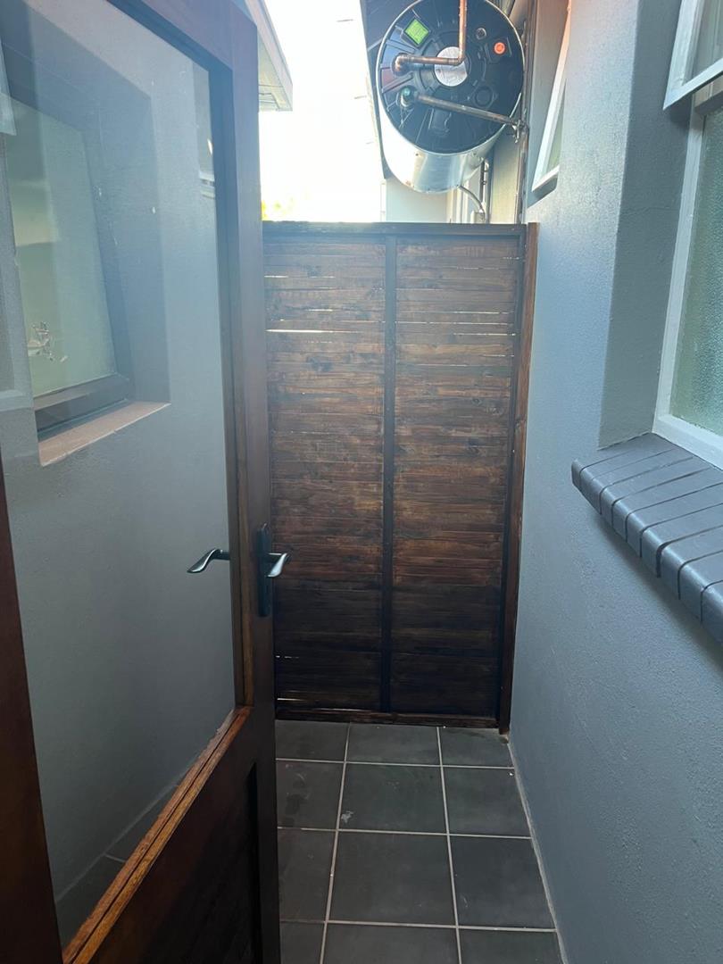 1 Bedroom Property for Sale in Waverley Gauteng