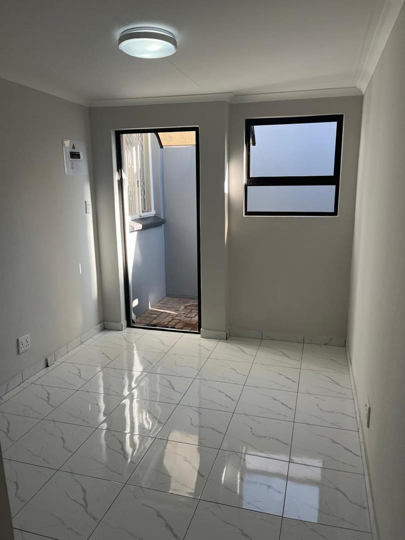1 Bedroom Property for Sale in Waverley Gauteng