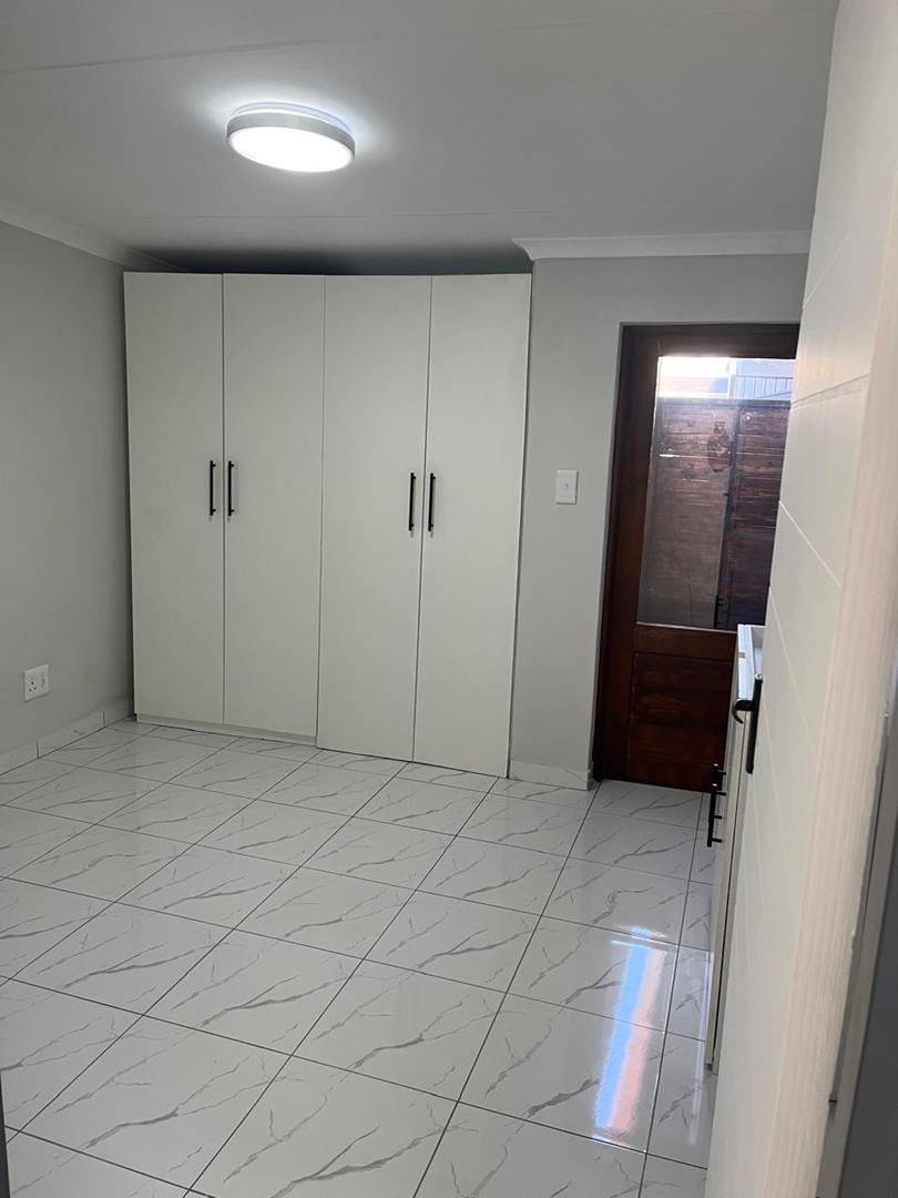 1 Bedroom Property for Sale in Waverley Gauteng